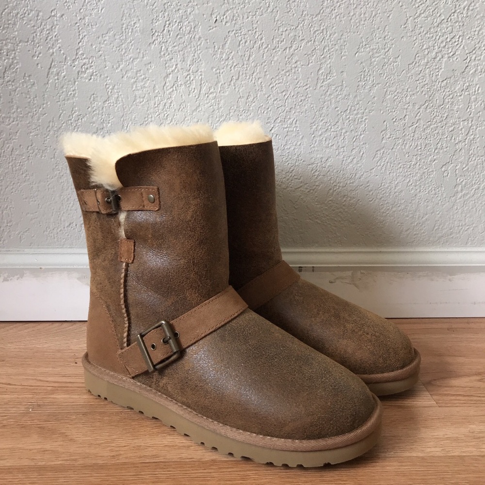 UGG - Classic Short Dylyn Genuine Sheepskin Boot